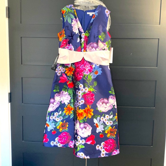 Kay Unger Dresses & Skirts - Kay Unger New York  Rain T-Length dress.